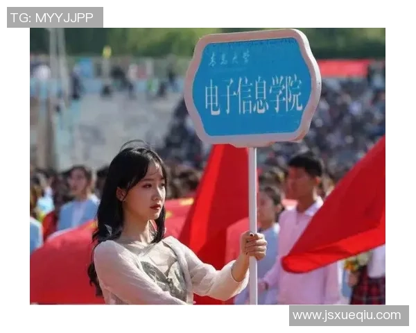 哈登与足球明星同框合影展现跨界友谊与运动魅力