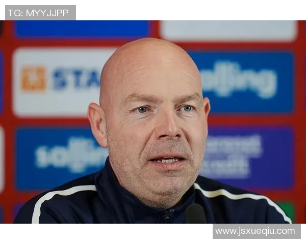 足球明星欧切尔的传奇之路与球场背后的故事揭秘 足球明星欧切尔的传奇之路与球场背后的故事揭秘