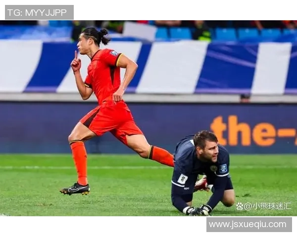 当足球明星邂逅绝世美女展开浪漫故事引发球迷热议与羡慕 当足球明星邂逅绝世美女展开浪漫故事引发球迷热议与羡慕