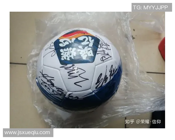 如何通过fanmail成功联系足球明星获取回复和签名